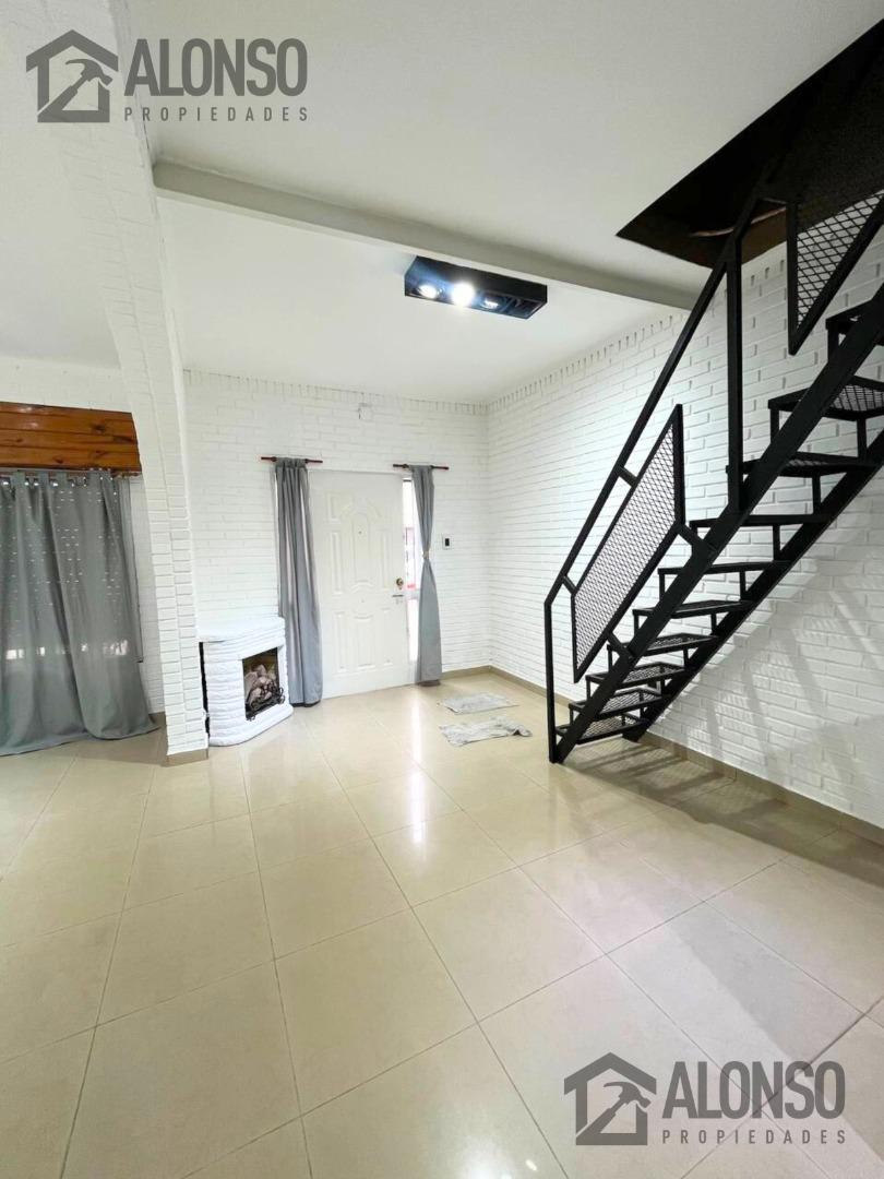 Depto Tipo Casa en Alquiler de 3 ambientes
