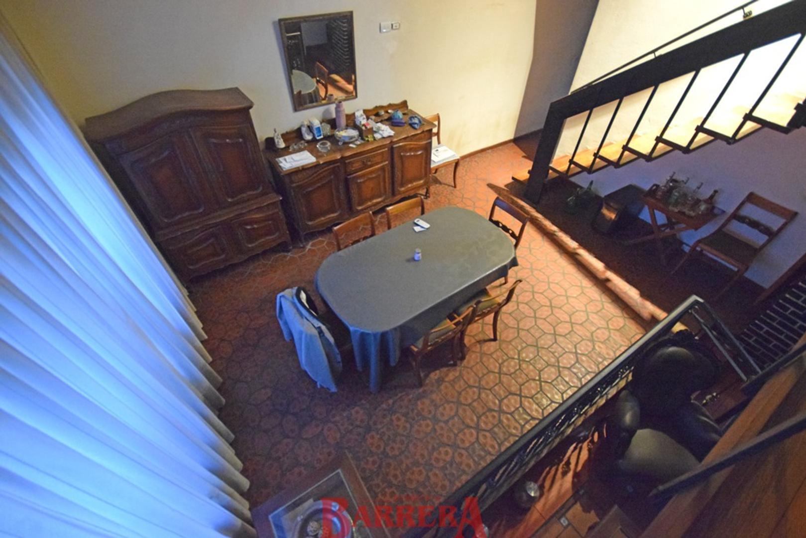 Hermosa casa 5 ambientes con patio quincho garage y terraza.