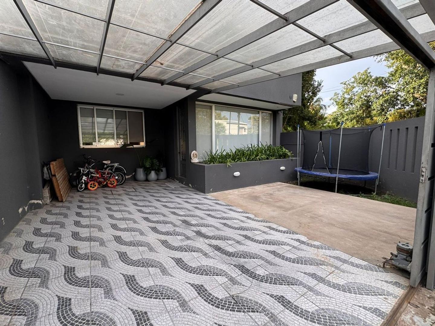 VENTA CASA 3 DOM/COCHERAS/PILETA SAN NICOLAS
