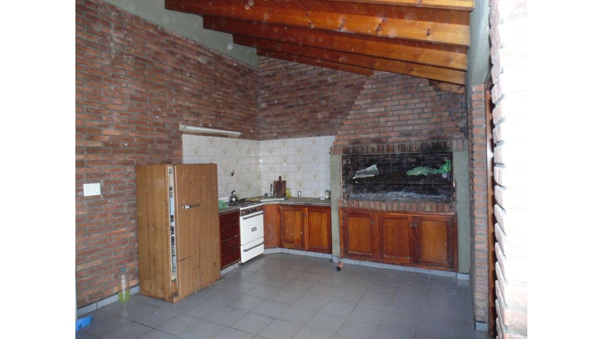 AMPLIO CHALET LOMAS DE ZAMORA