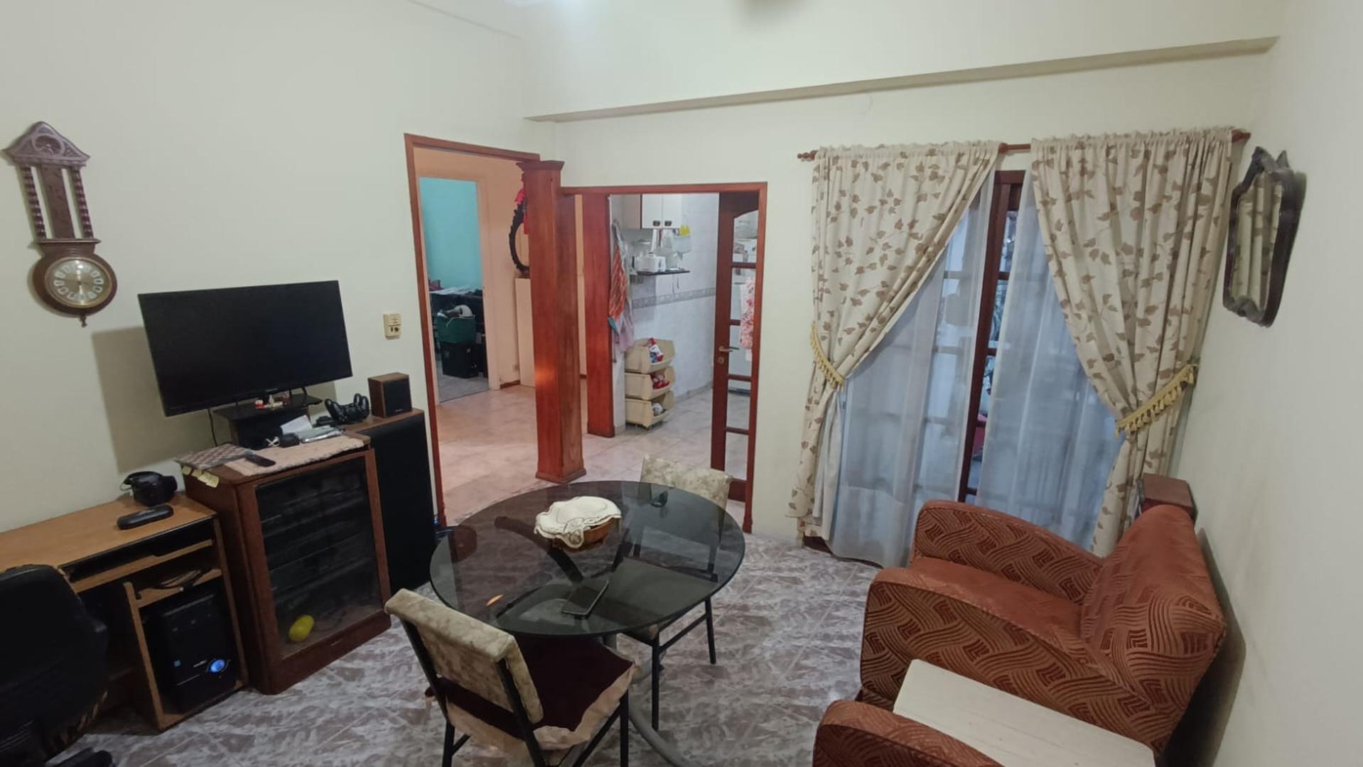 Depto Tipo Casa en Venta 50 años