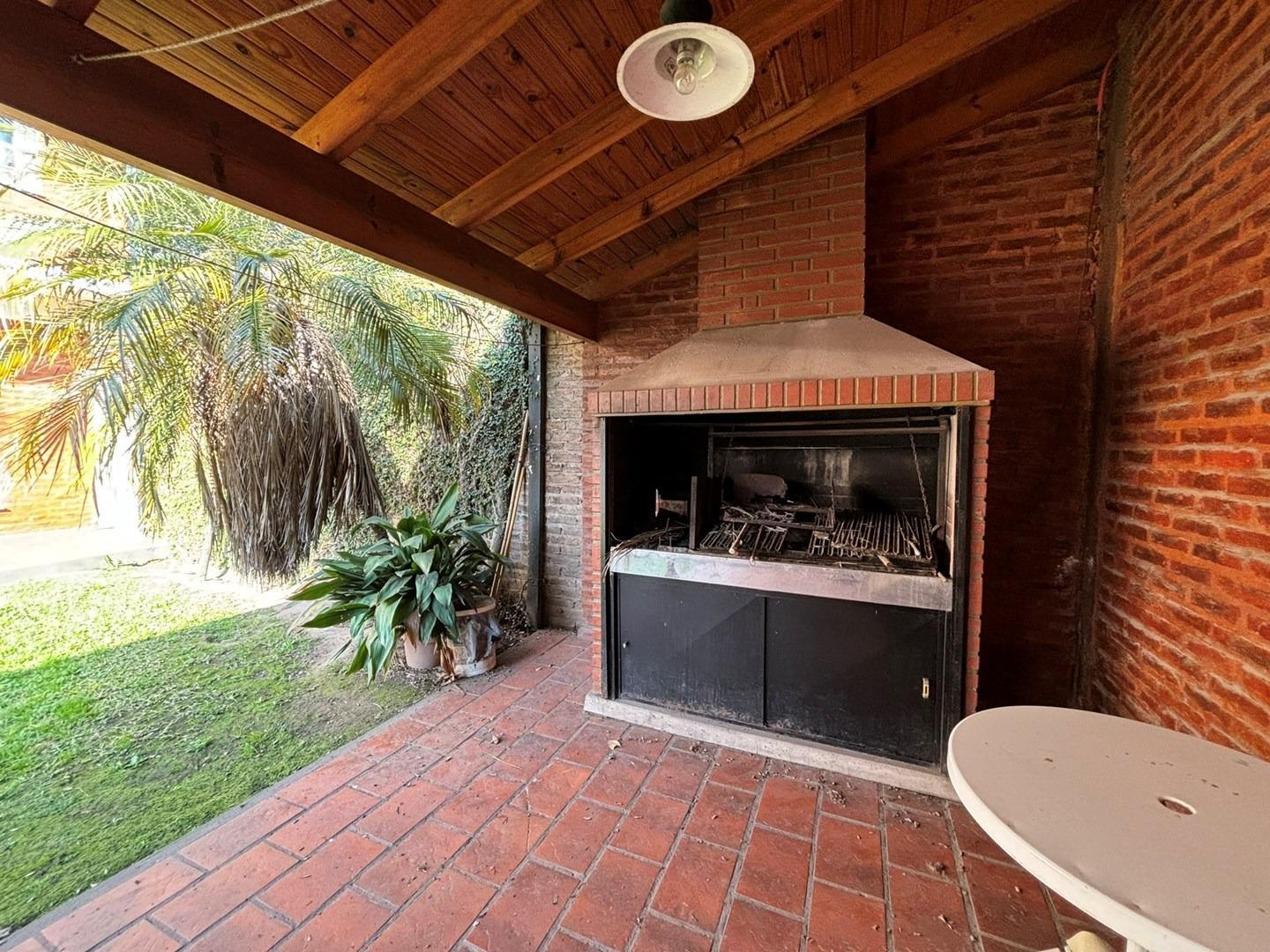 Casa 4 ambientes con 3 baños