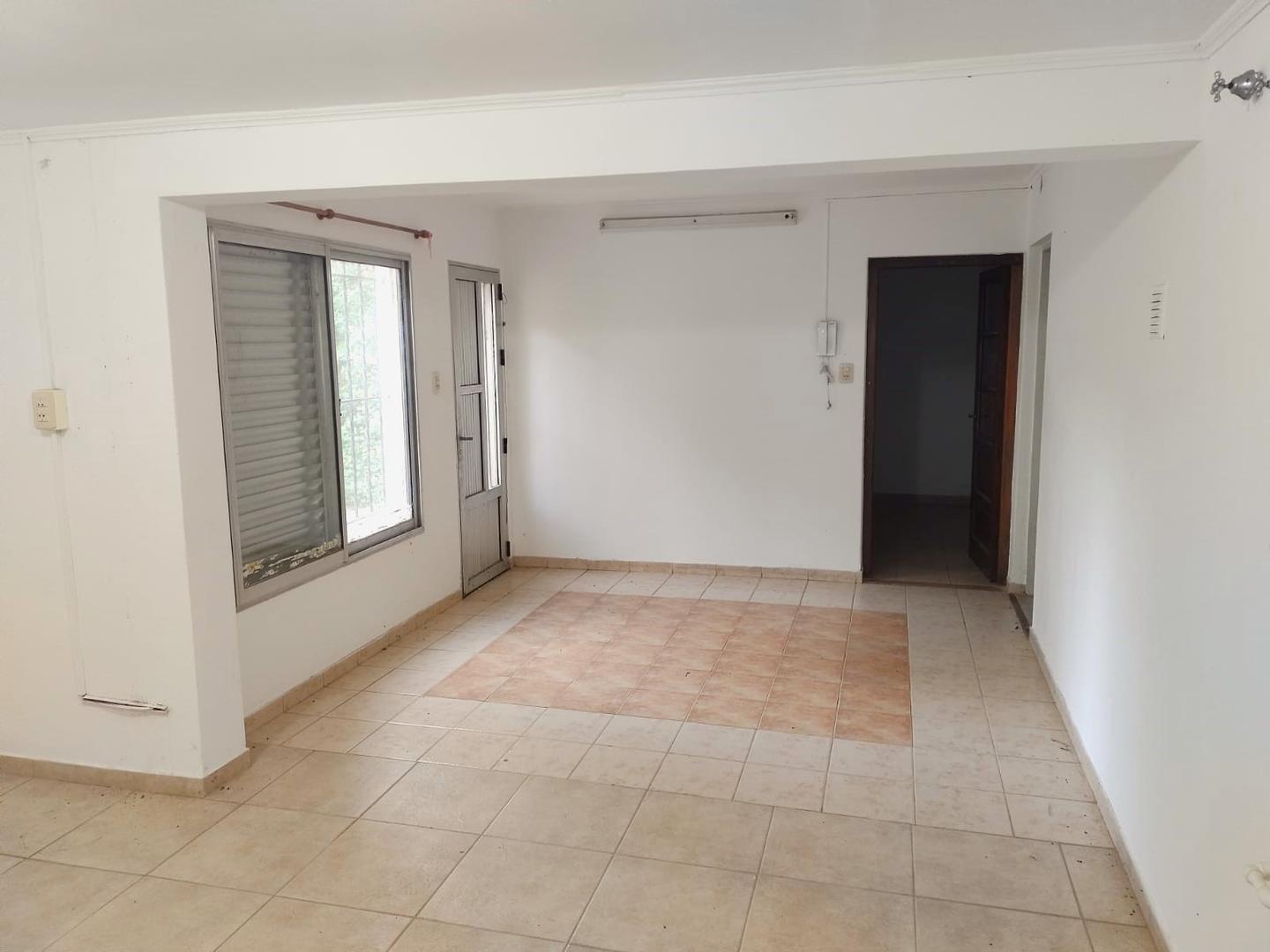 Casa 2 ambientes con 1 baño