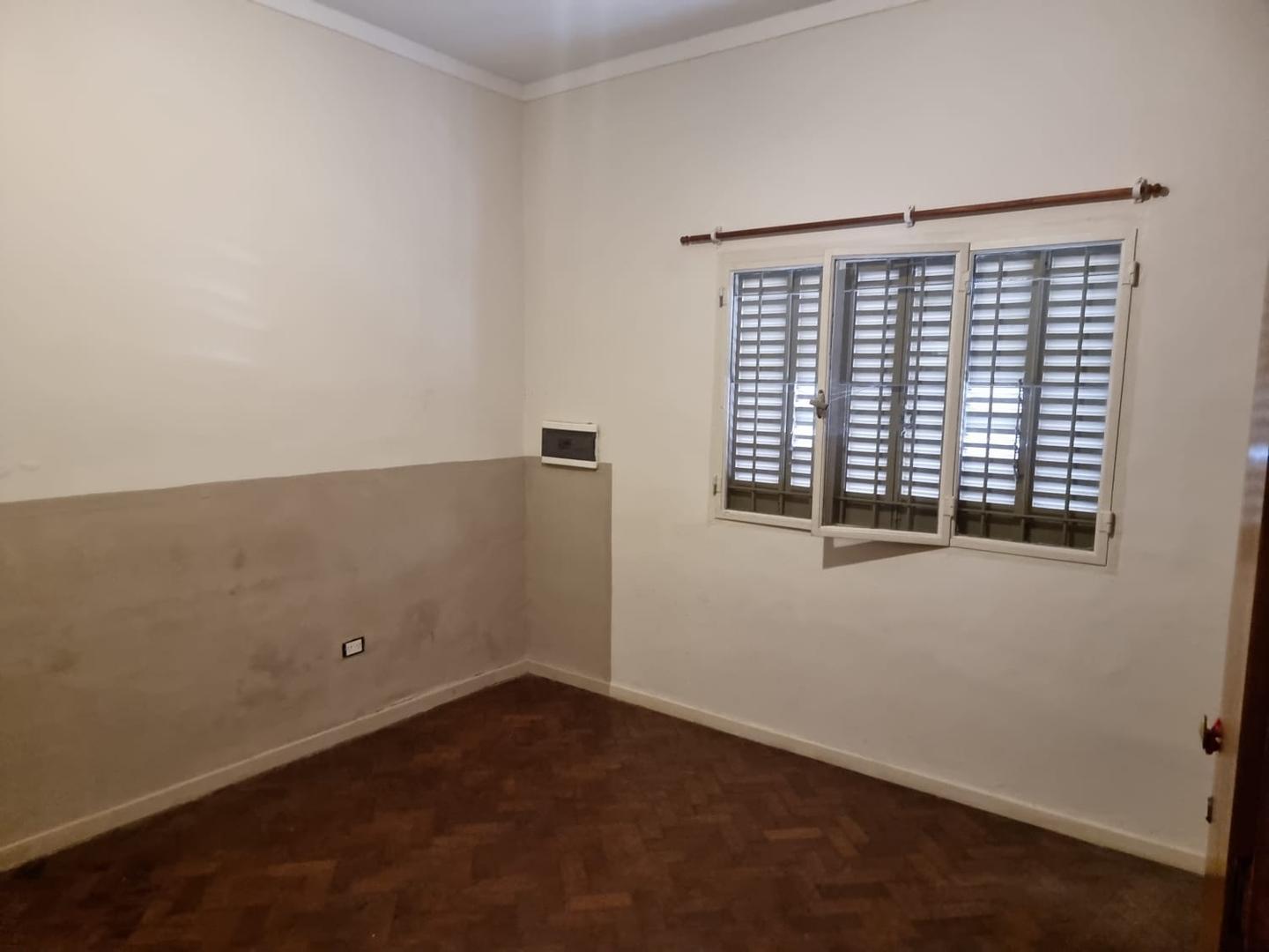 Casa 3 ambientes, entrada auto, patio y terraza