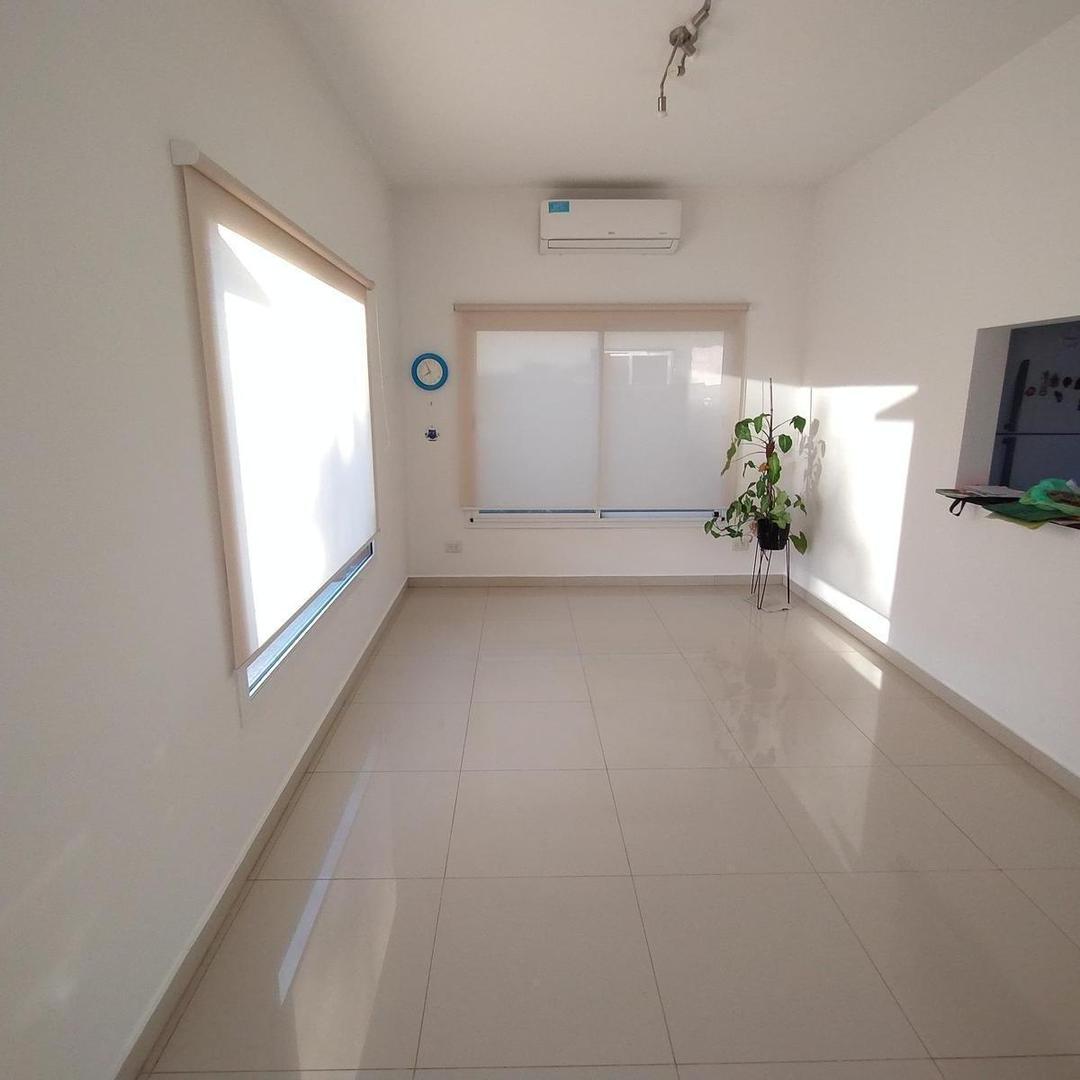 Hermosa Casa De Calidad En Barrio San Alfonso, Pilar Del Est