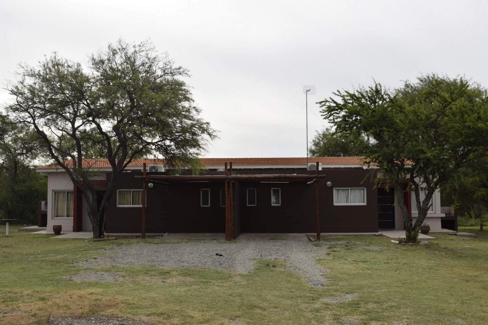 Casa 3 ambientes con 2 baños