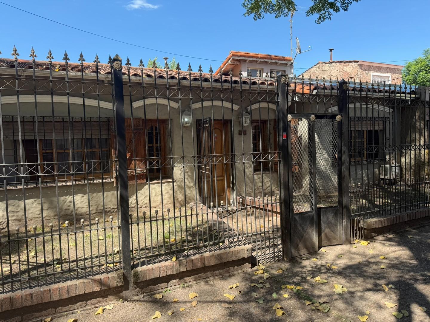 Longchamps venta casa 3 dormitorios muy buena ubicacion