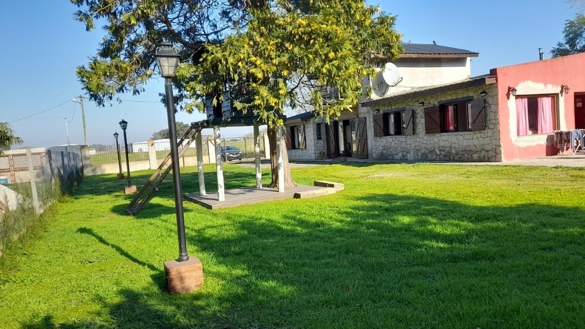 Casa 4 ambientes con 2 baños