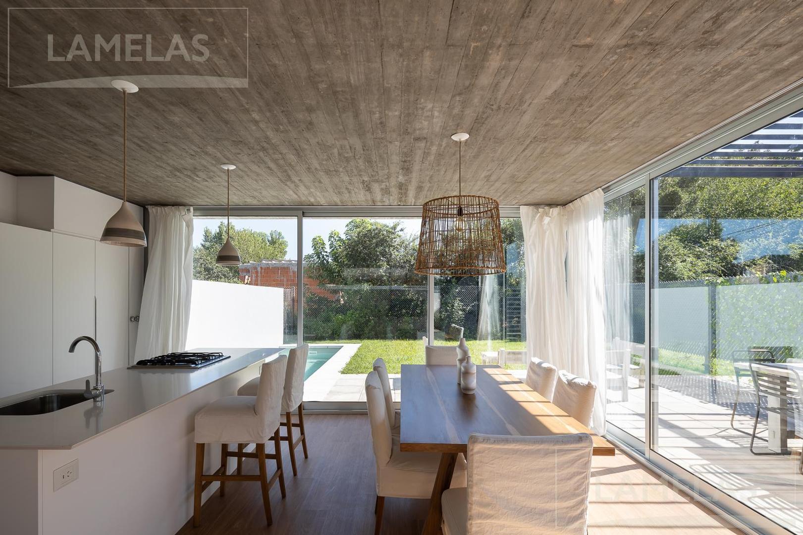 Venta Casa 3 dormitorios con jardín y pileta ABRA Funes