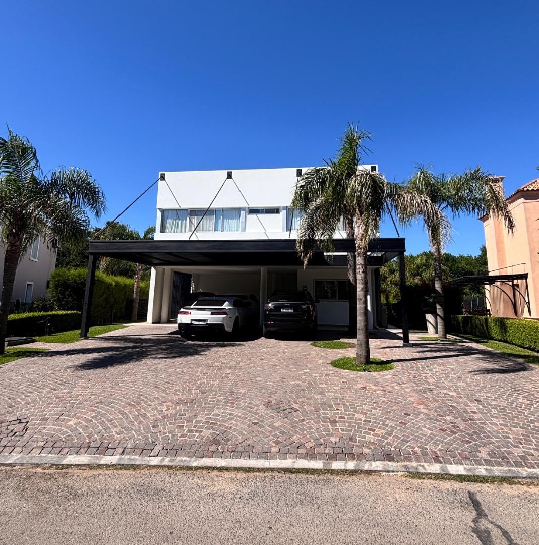 Abril Club de Campo Barrio Los Retoños