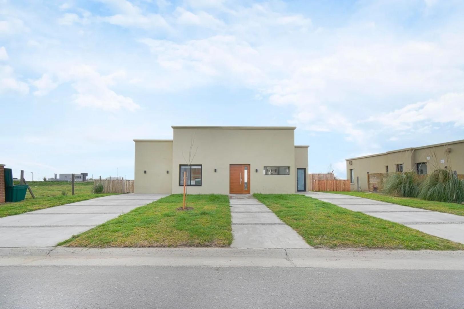 Hermosa casa en venta en lote interno área 7 San Sebastián