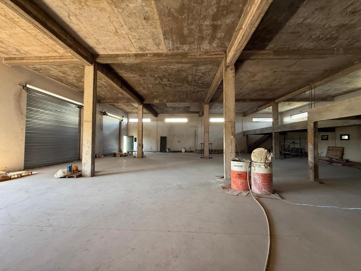 Local y oficinas en alquiler sobre Panamericana km 55, Pilar