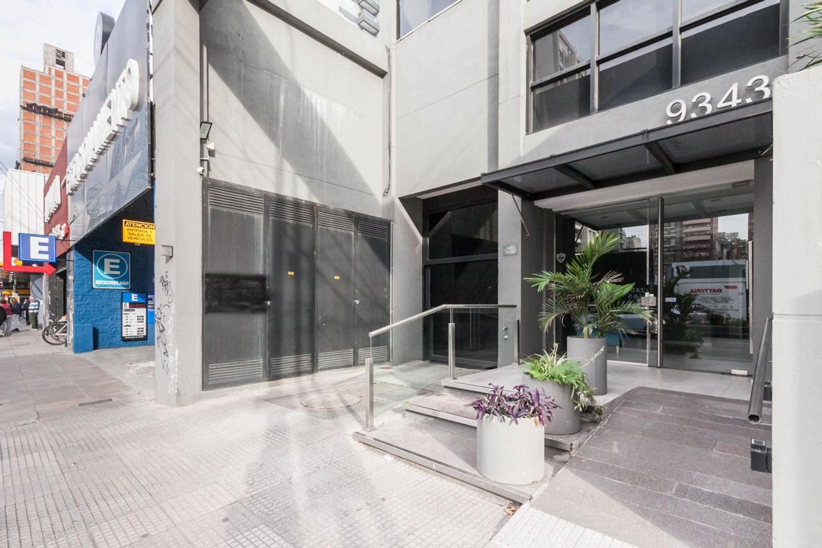 Avenida Hipólito Yrigoyen 9300