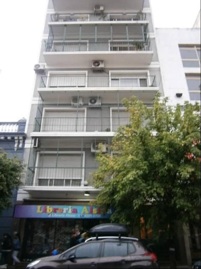 Formidable Depto. 4 amb. transformado a 3 amb. en Avellaneda