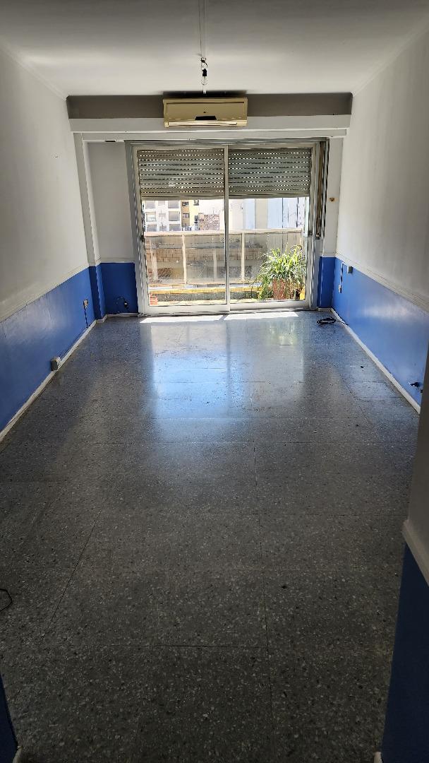 2 ambientes al frente con balcón y lavadero