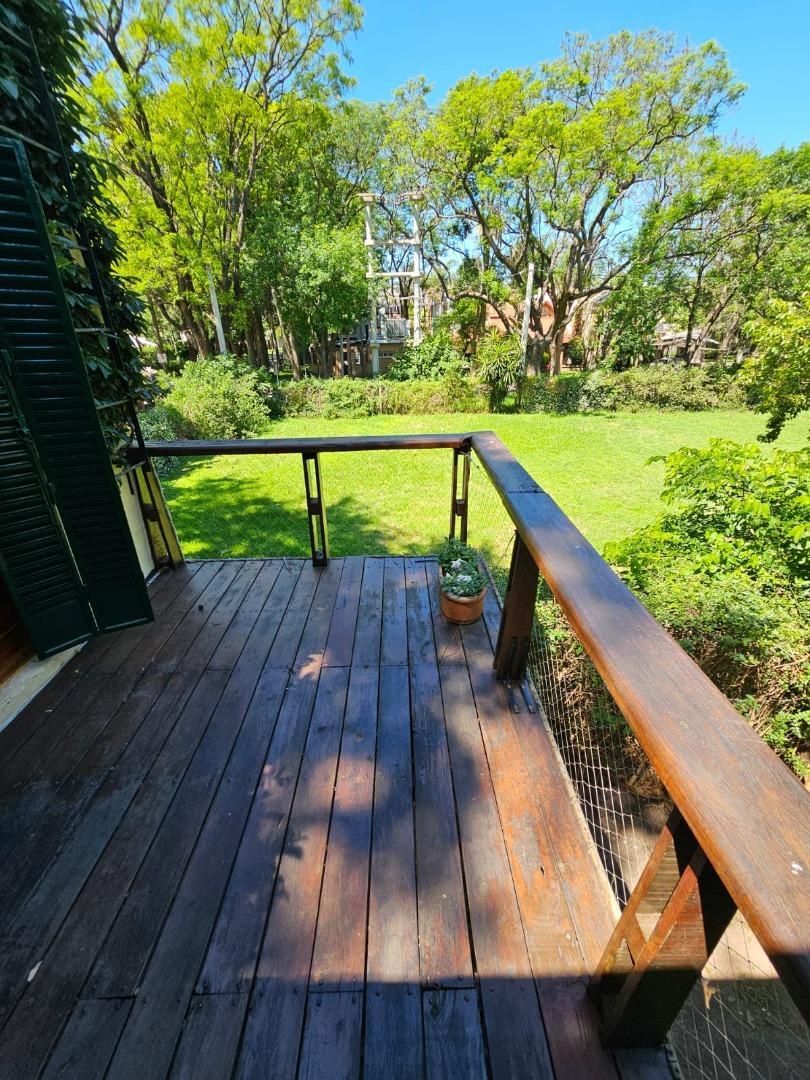 Casa con 3 dormitorios y patio.