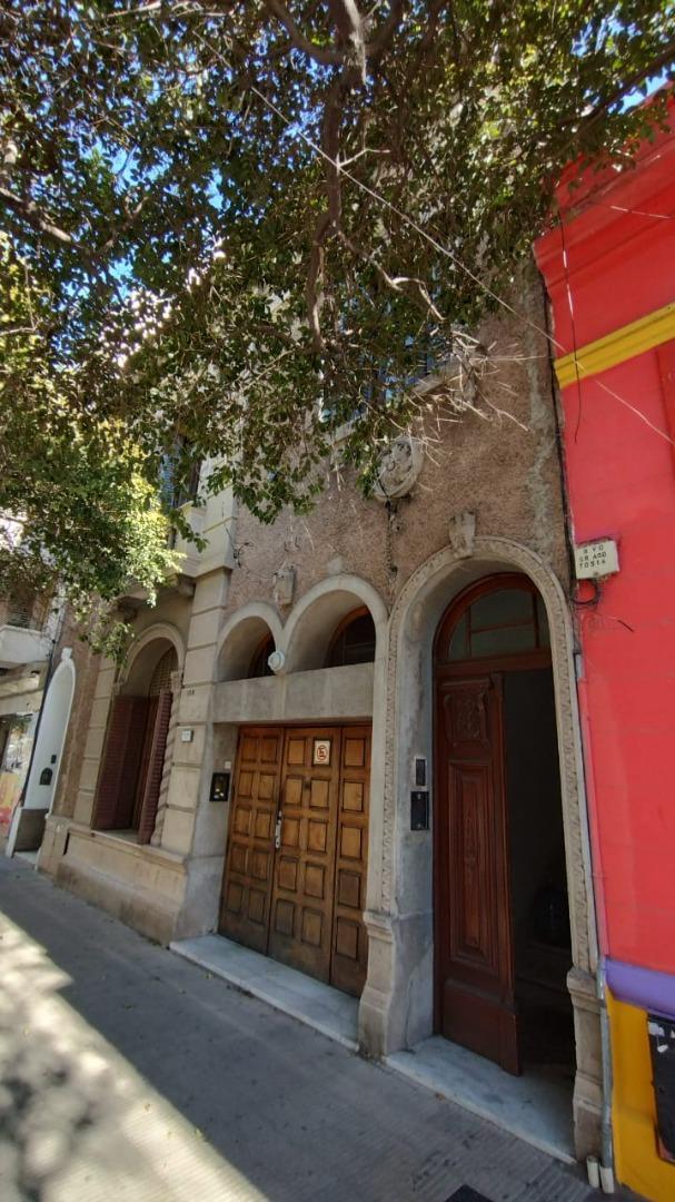 Casa En Venta Pringles 100, Piso 1