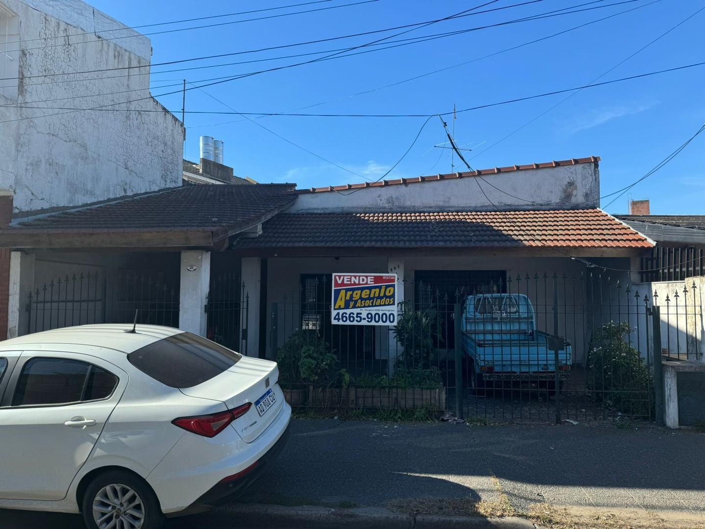 Casa 5 amb, entr p/ 2 o 3 autos - a 5 cuadras de Gaona