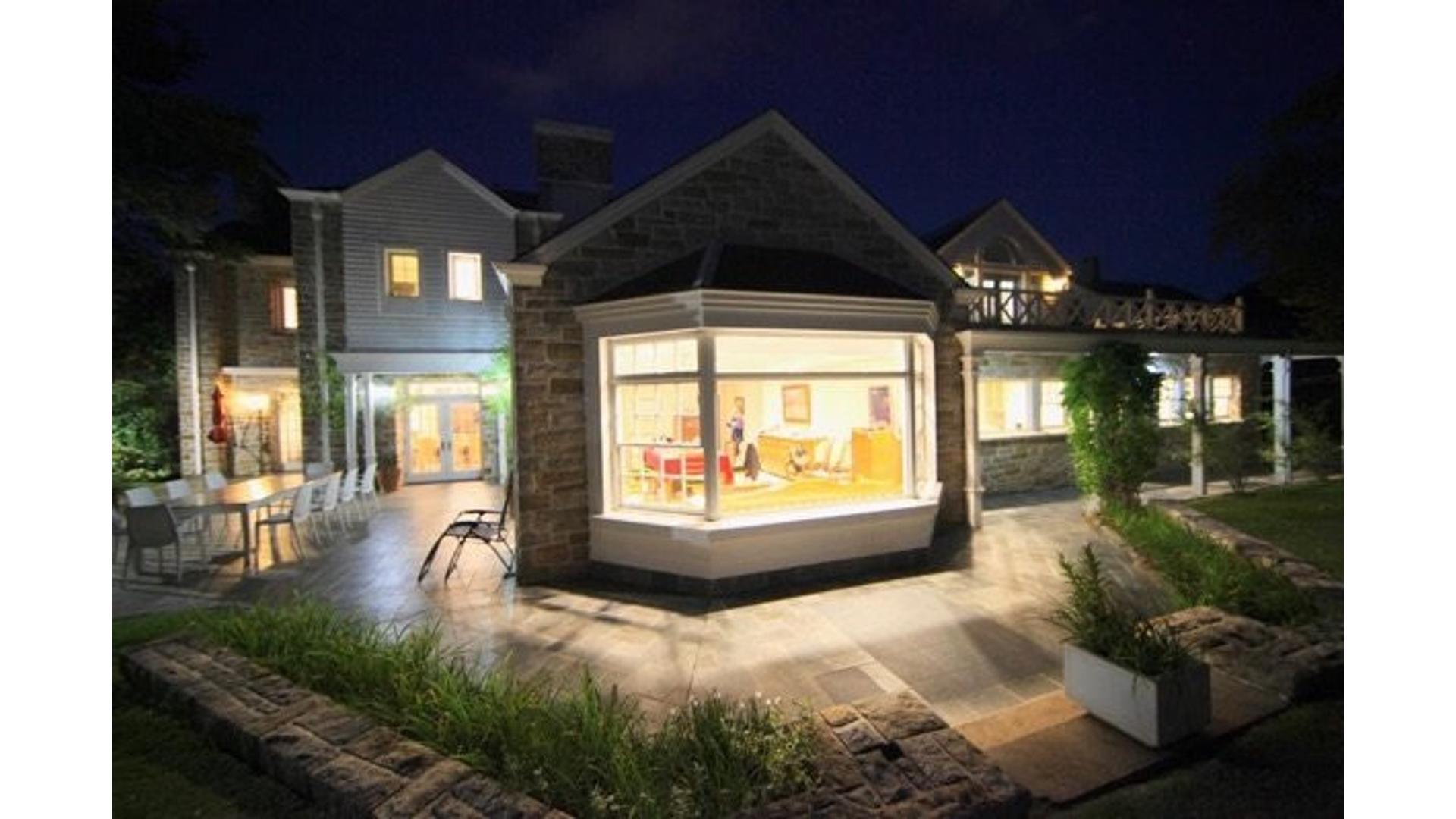 Casa en Alquiler con 2 cocheras