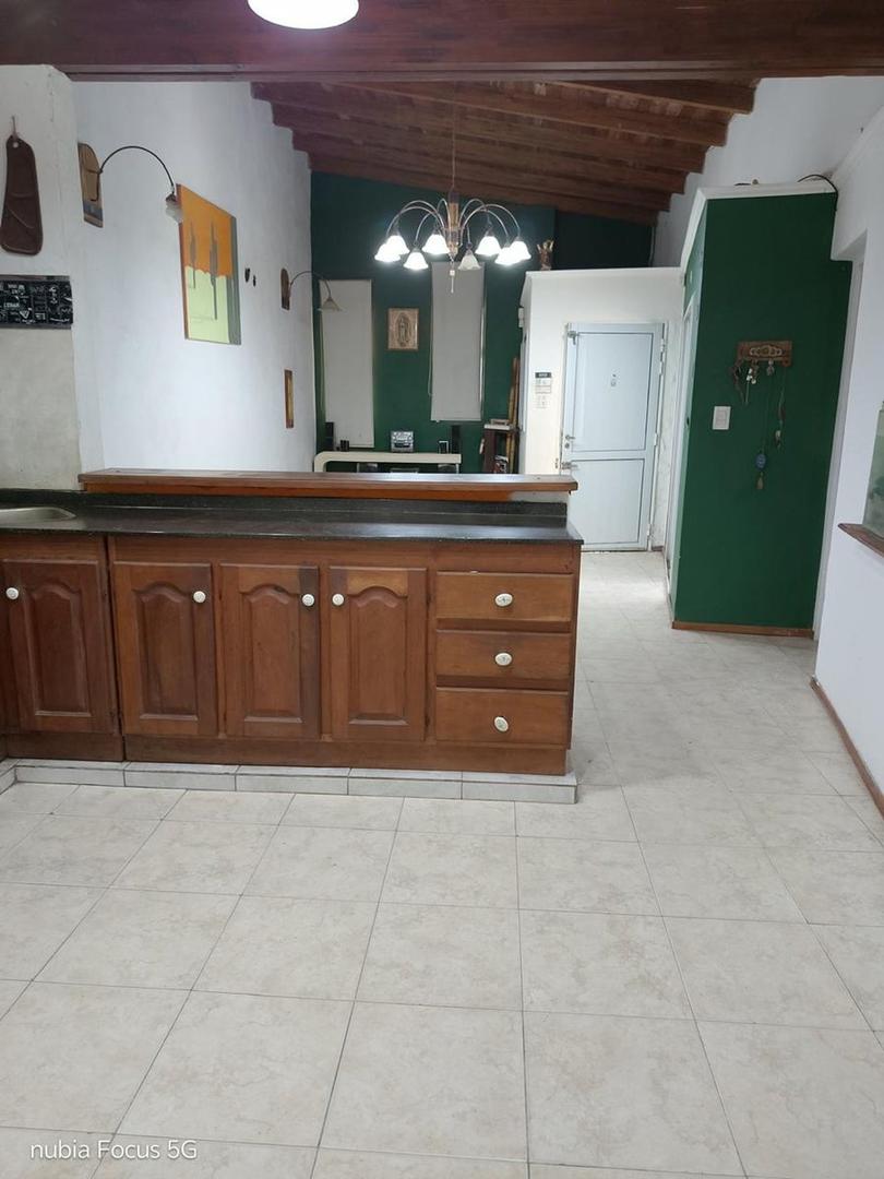 VENTA CASA 3 DORM Y JARDÍN - B° Adelina Oeste