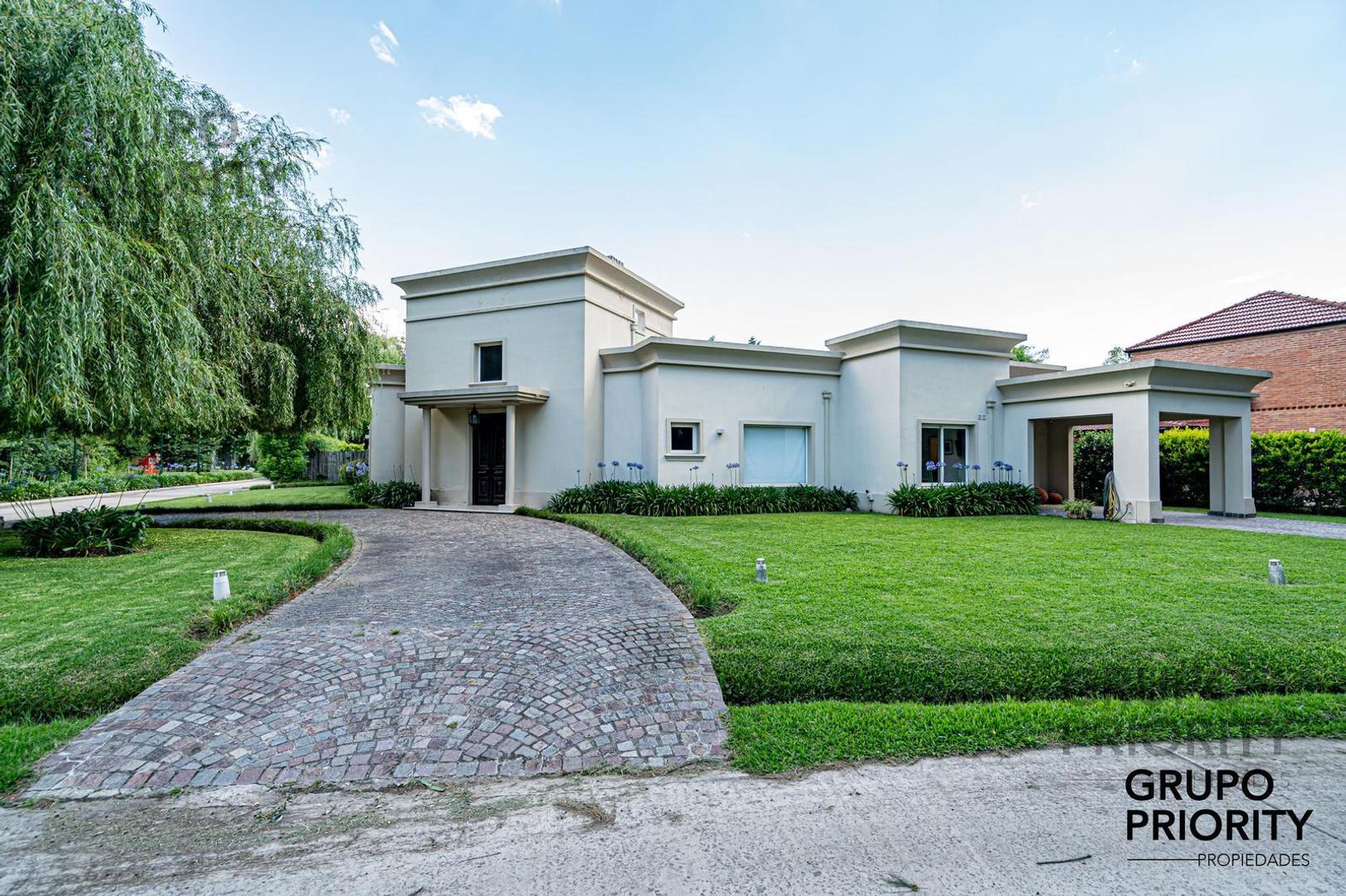 Casa en venta en la mejor ubicacion de La Peregrina!
