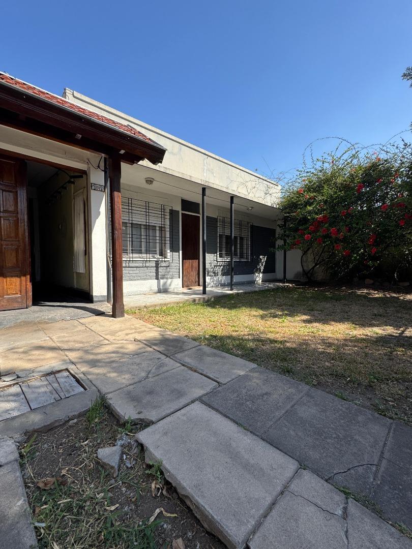 CASA 3 AMB A RECICLAR CON COCHERA Y JARDIN APTO CREDITO