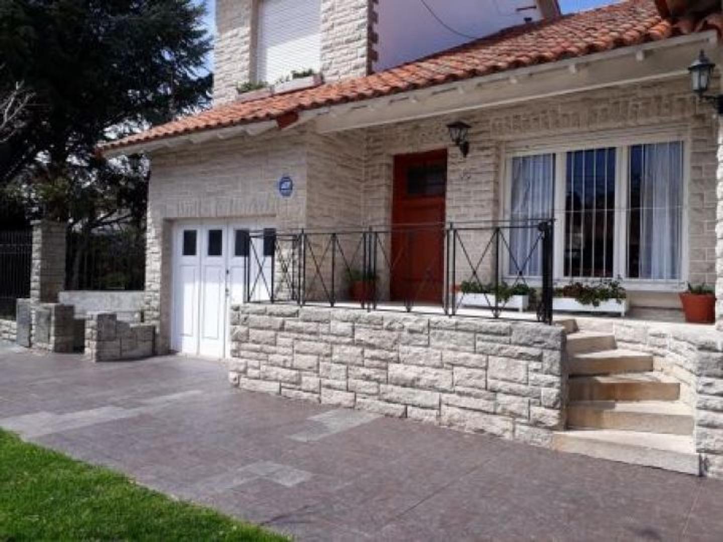 Alquiler temporario chalet 4 ambientes c/dependencia Miramar
