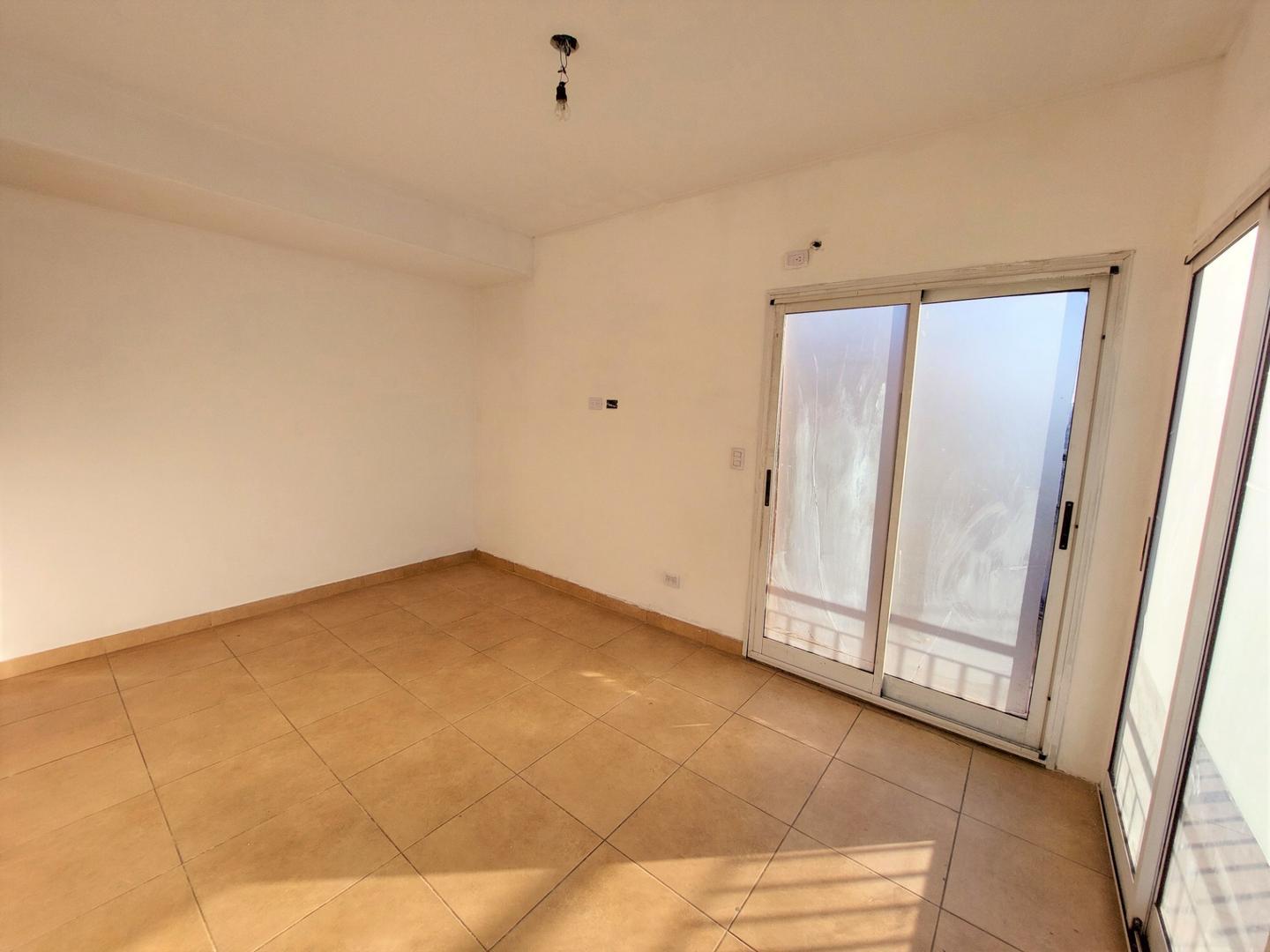 Casa en Alquiler con 1 cochera