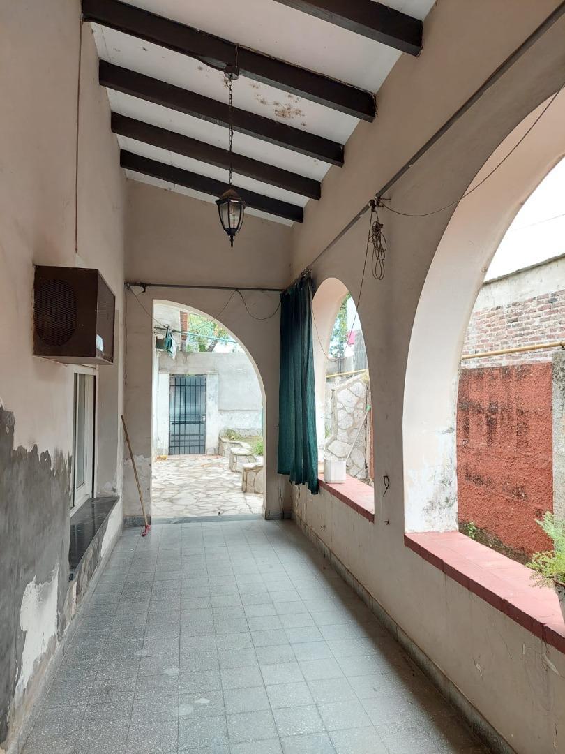 VENTA CASA CON 2 DORMI- PARQUE-COCHERA