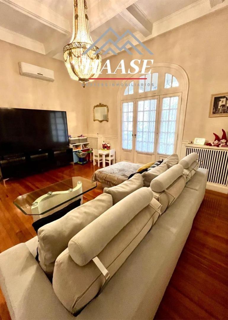 Casa 6 ambientes con 4 baños