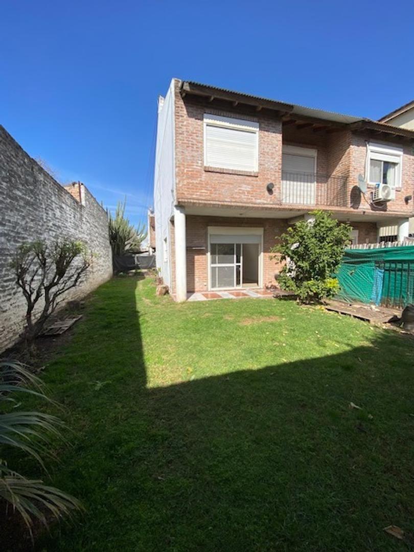 Excelente duplex de 4 ambientes en venta en Villa Morra