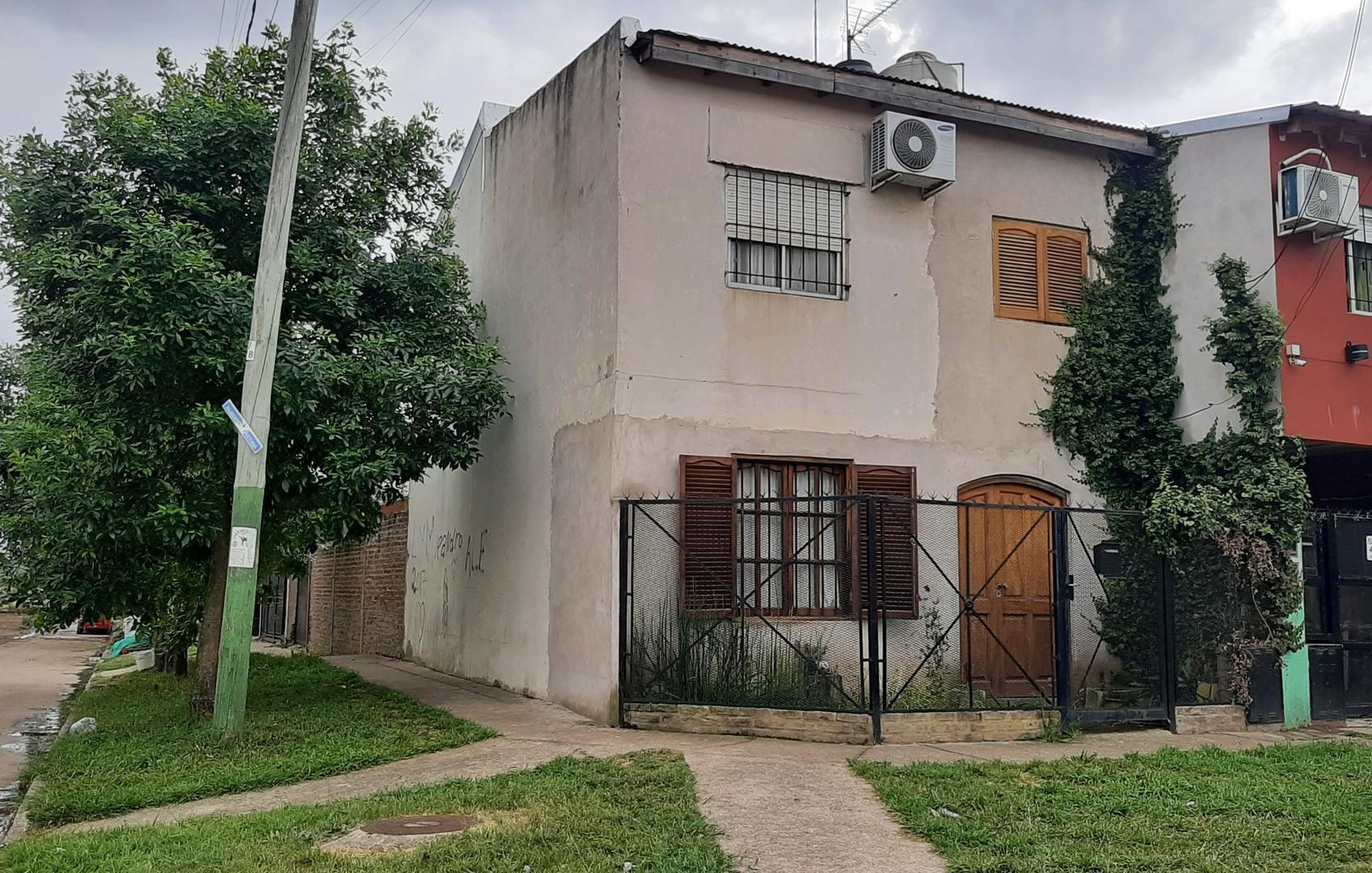Casa en VENTA EN VILLA TESEI. 3 DORMITORIOS. PERMUTA