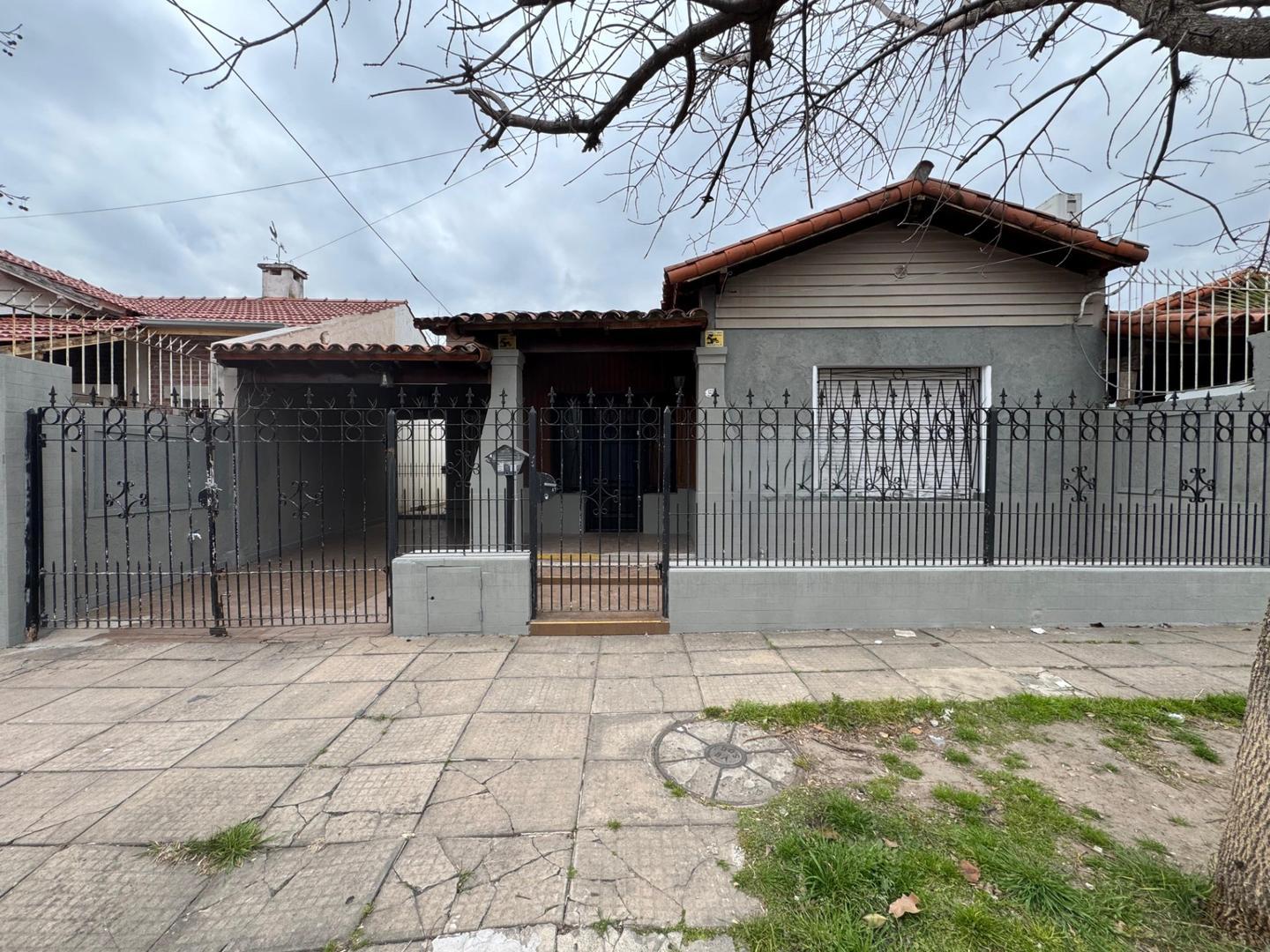 CASA EN VENTA 4 AMBIENTES EN SAN ANTONIO DE PADUA