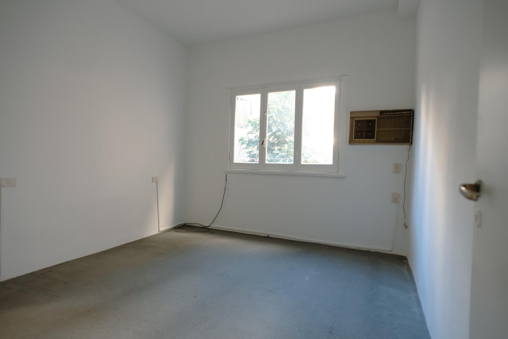 F.j.s Oro 2400, Piso 1