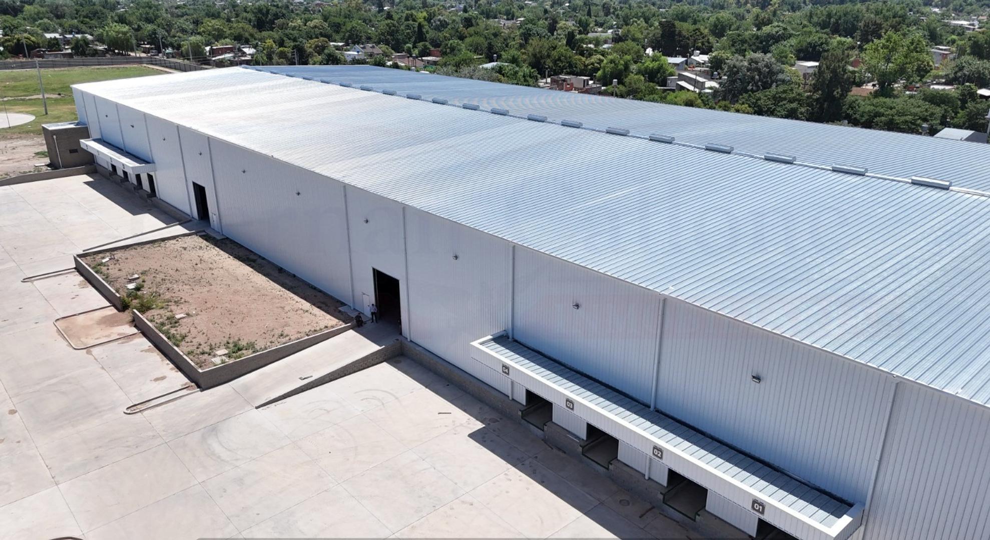 NAVE DE 7.800 M² CON EXCELENTE ESTRUCTURA Y UBICACIÓN