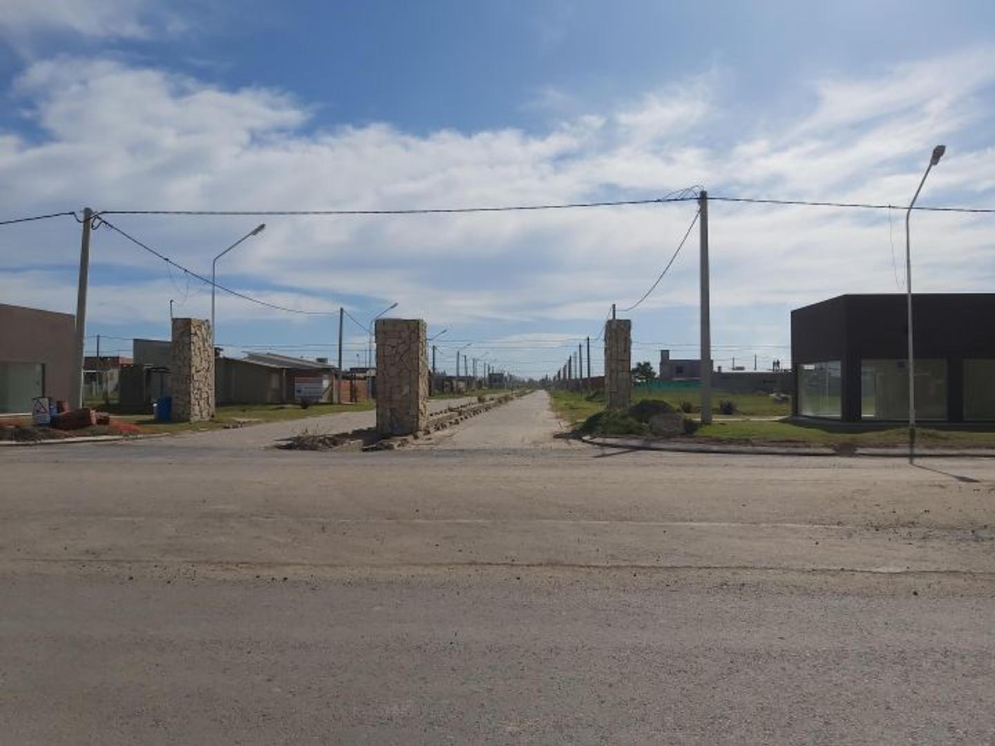 Calle n* 4 y Boulevard principal La Pedrera