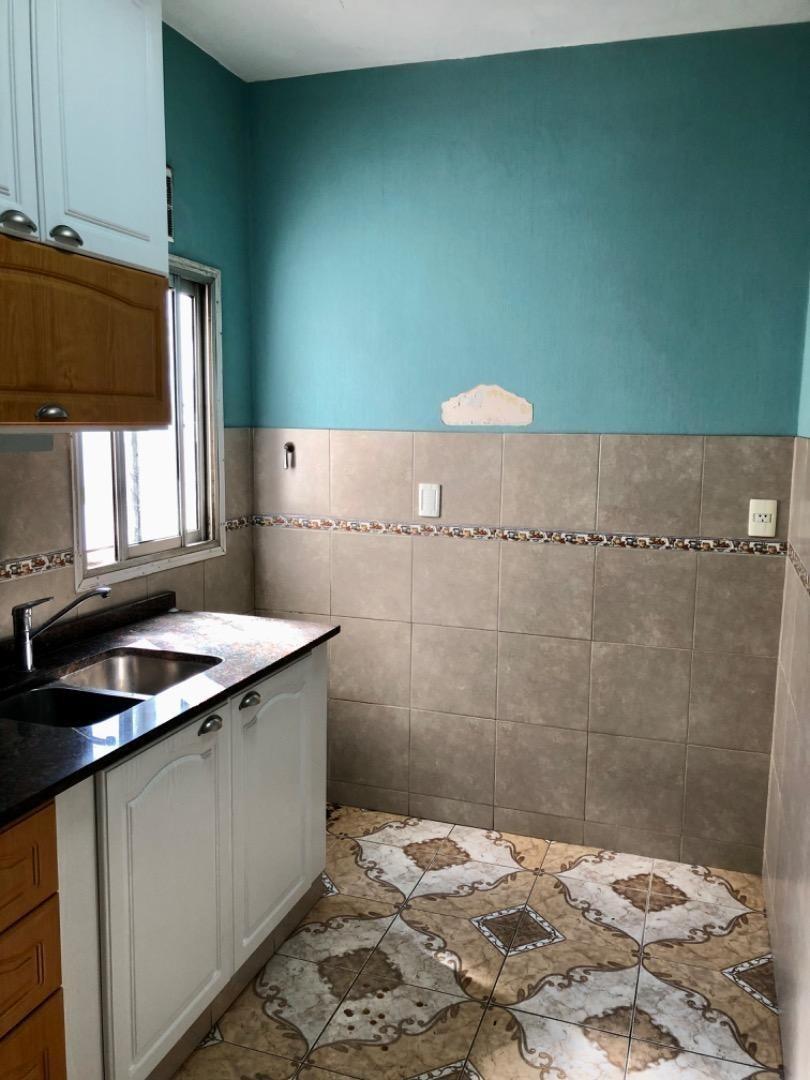 Departamento en Alquiler en Banfield, $ 650.000