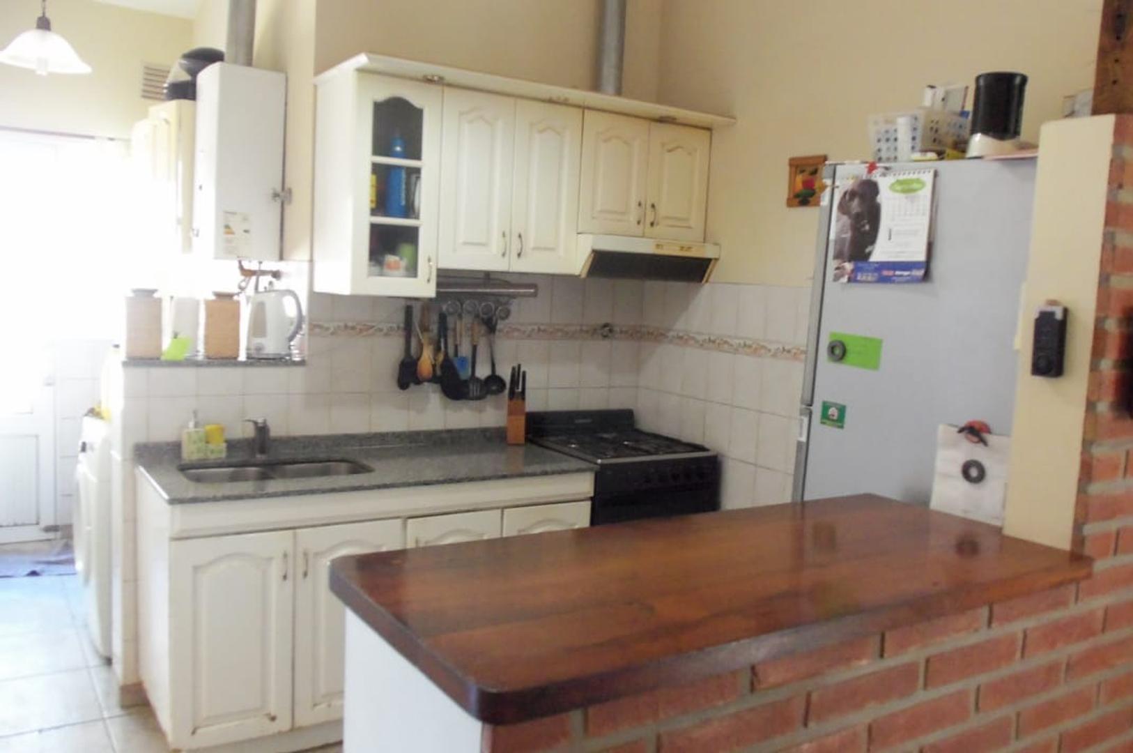 Casa 4 ambientes con 1 baño