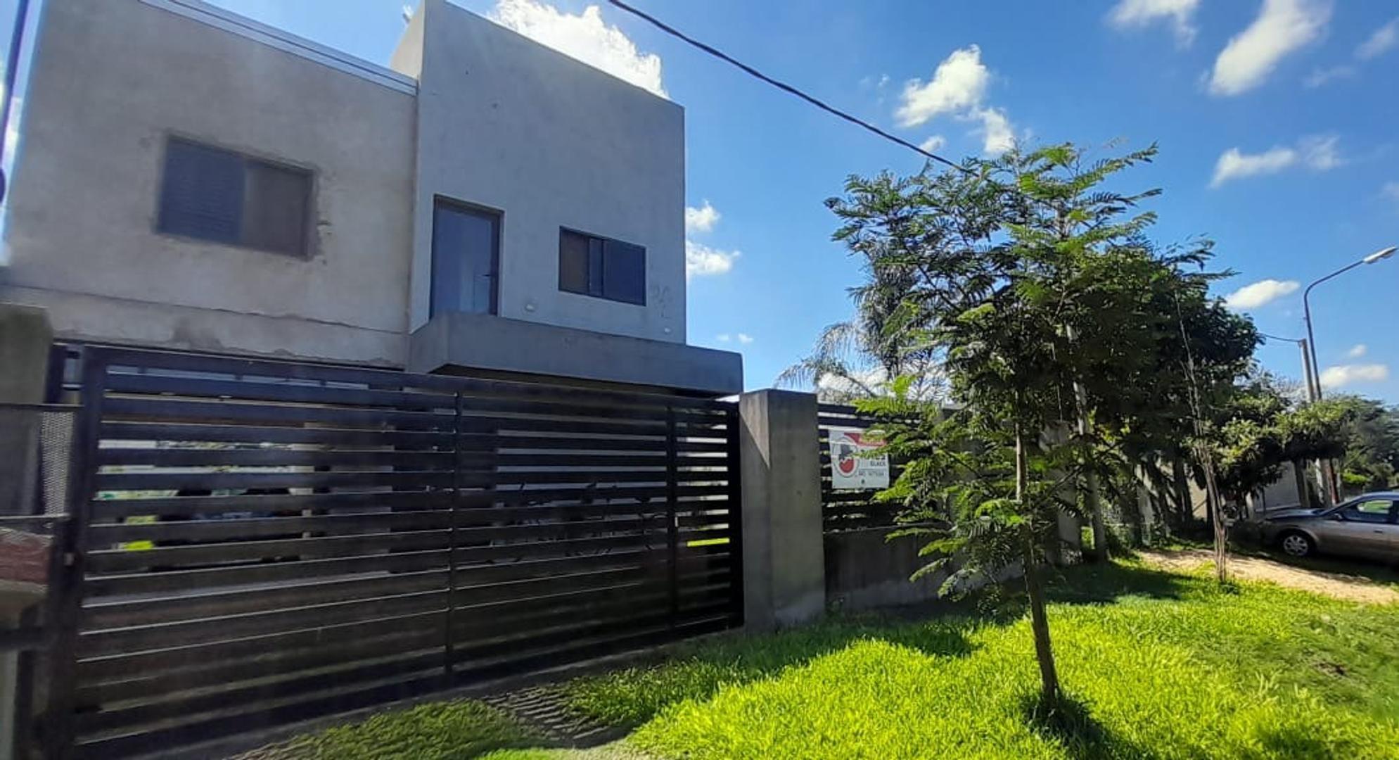 VENDE MODERNA CASA EN EL PUEBLO DE SAN AGUSTIN