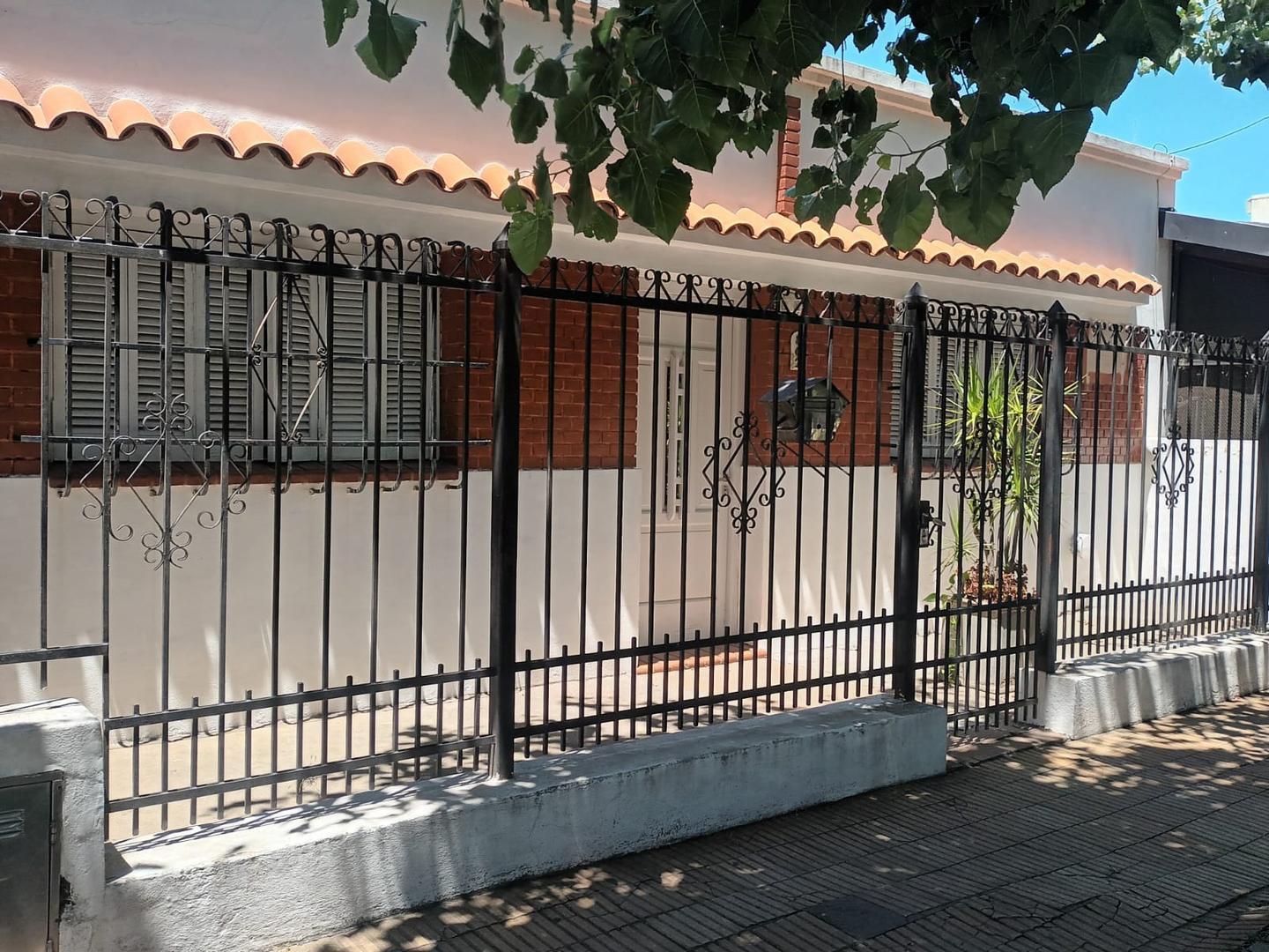 VENTA CASA  Y SALÓN COMERCIAL EN SAN LORENZO