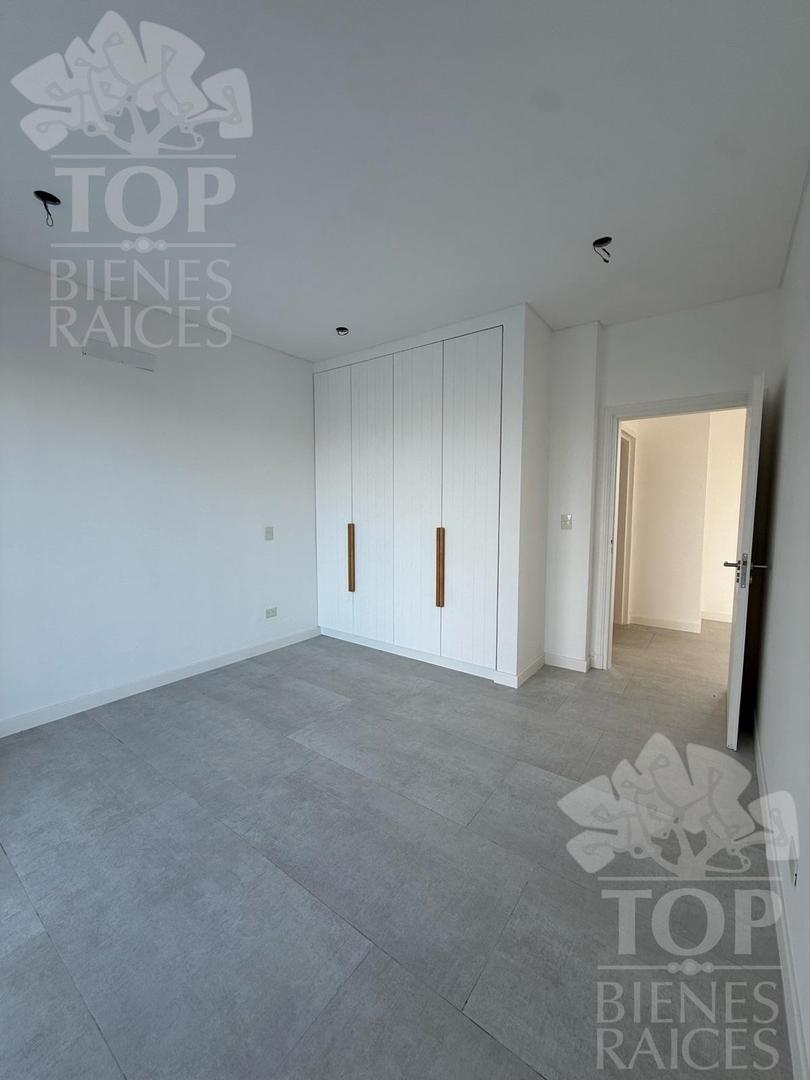 Casa 6 ambientes con 4 baños