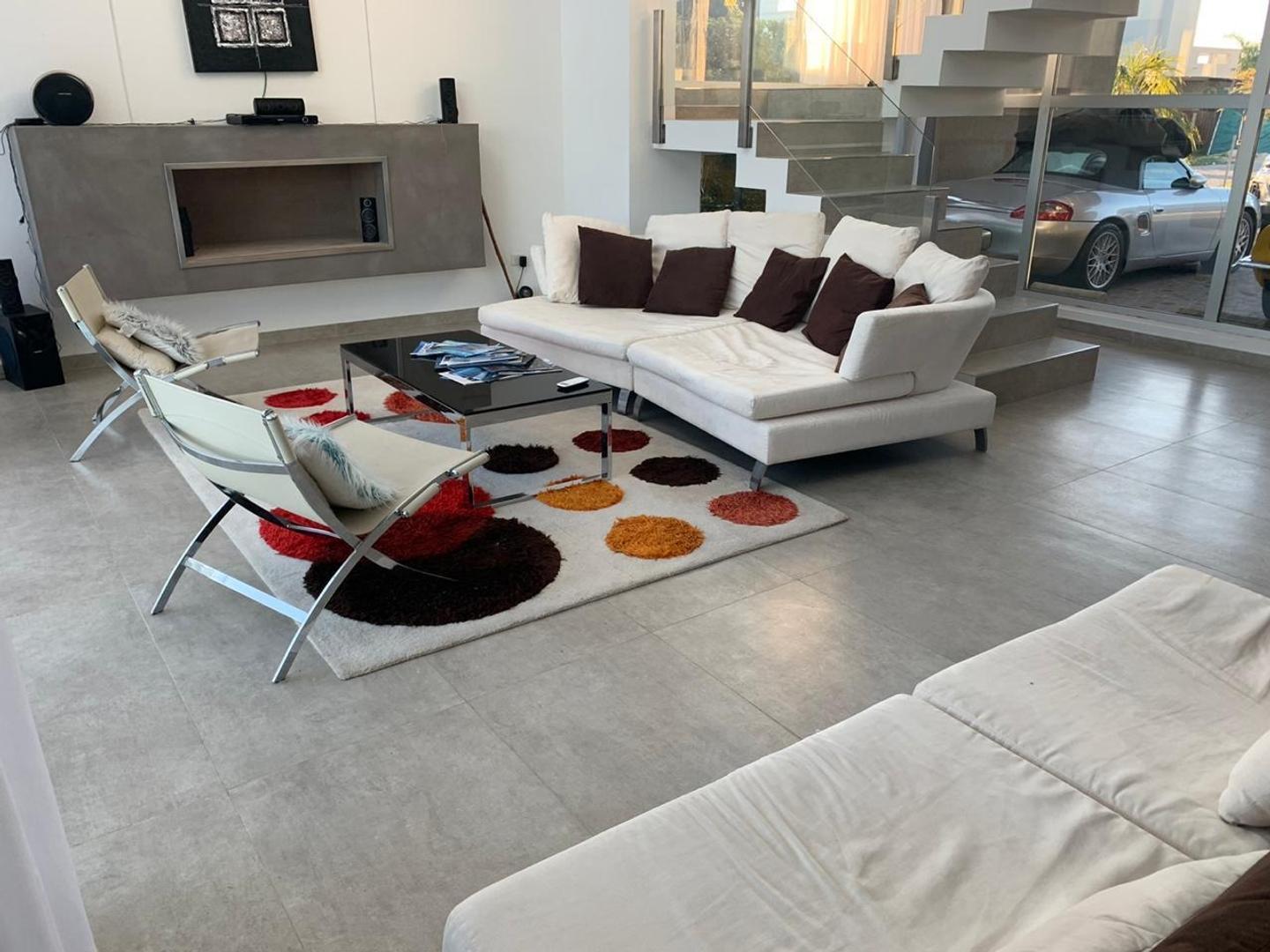 Casa 4 ambientes con 4 baños