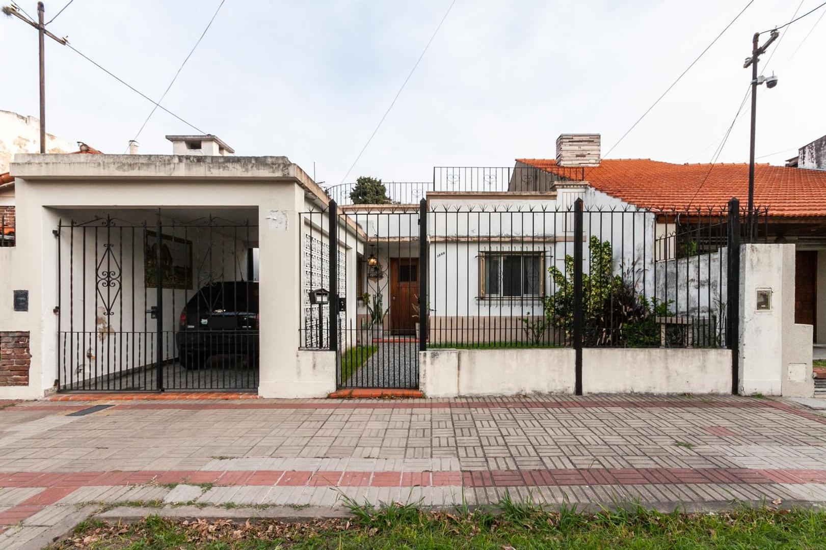 Casa 4 ambientes con 1 baño