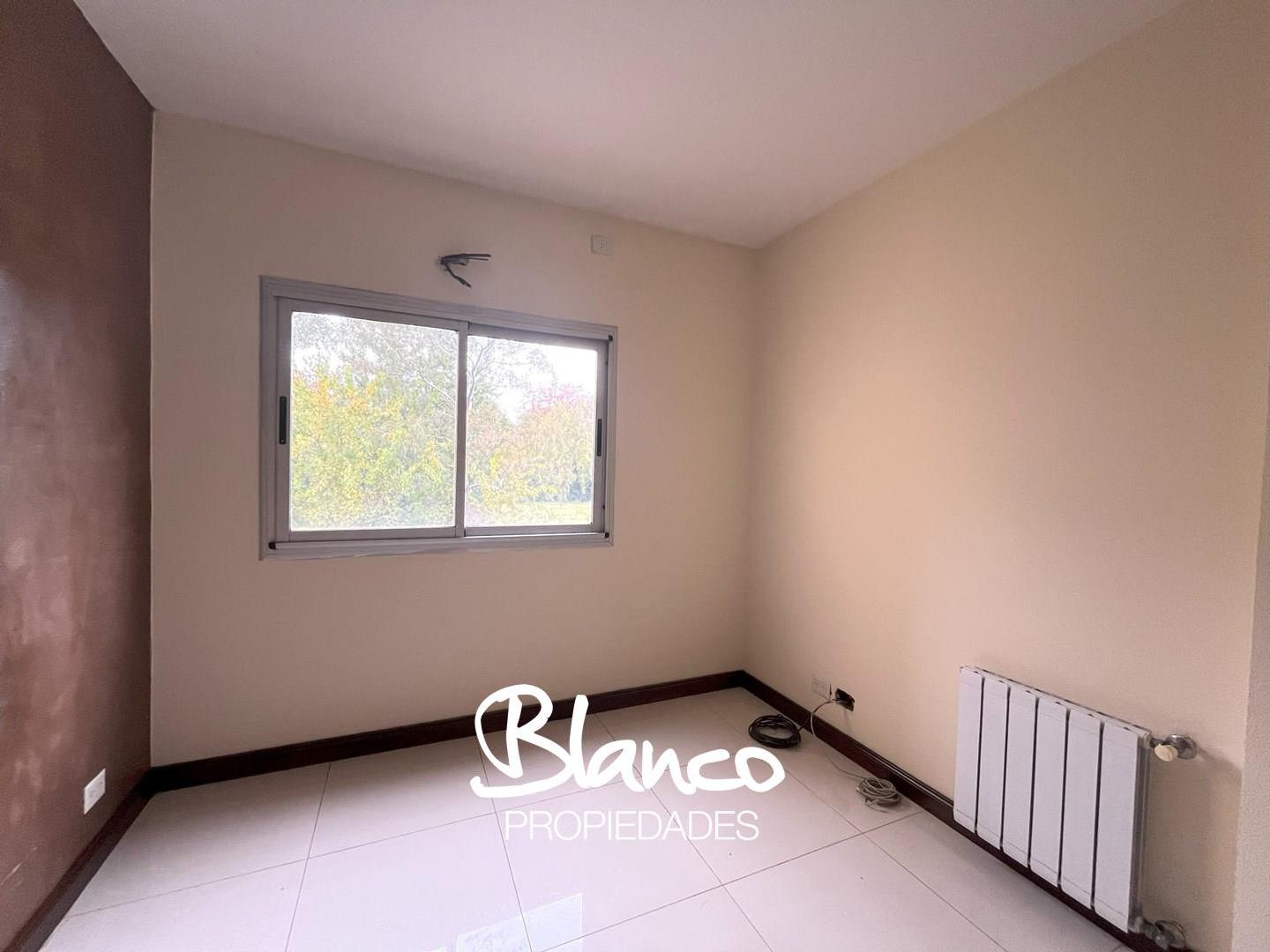 Departamento en Alquiler en Pilar, $ 900.000