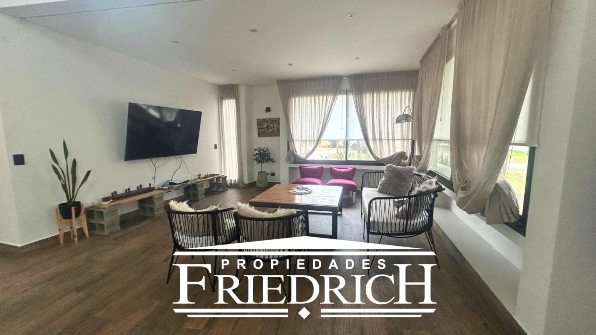 Casa 5 ambientes con 3 baños