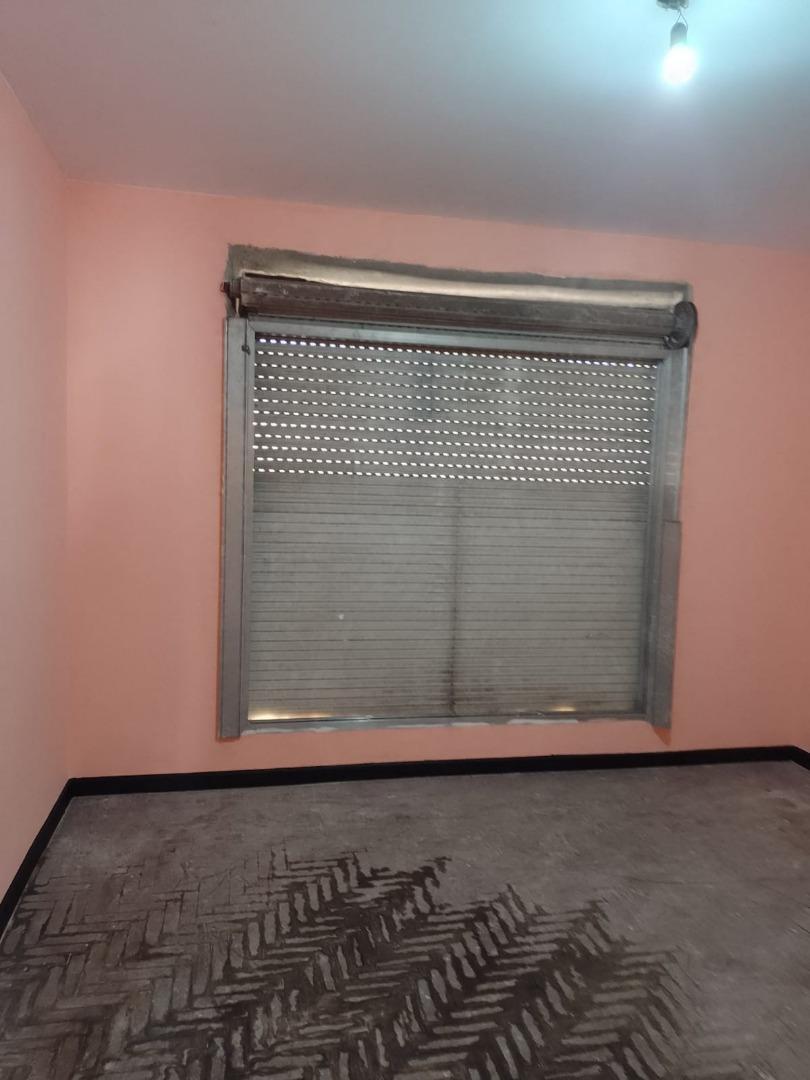 CASA CON LOCAL EXCELENTE UBICACION   RETASADA 