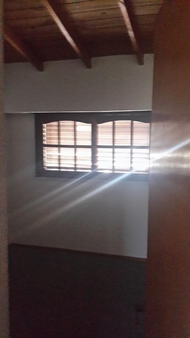 chalet fondo , garage y parrilla