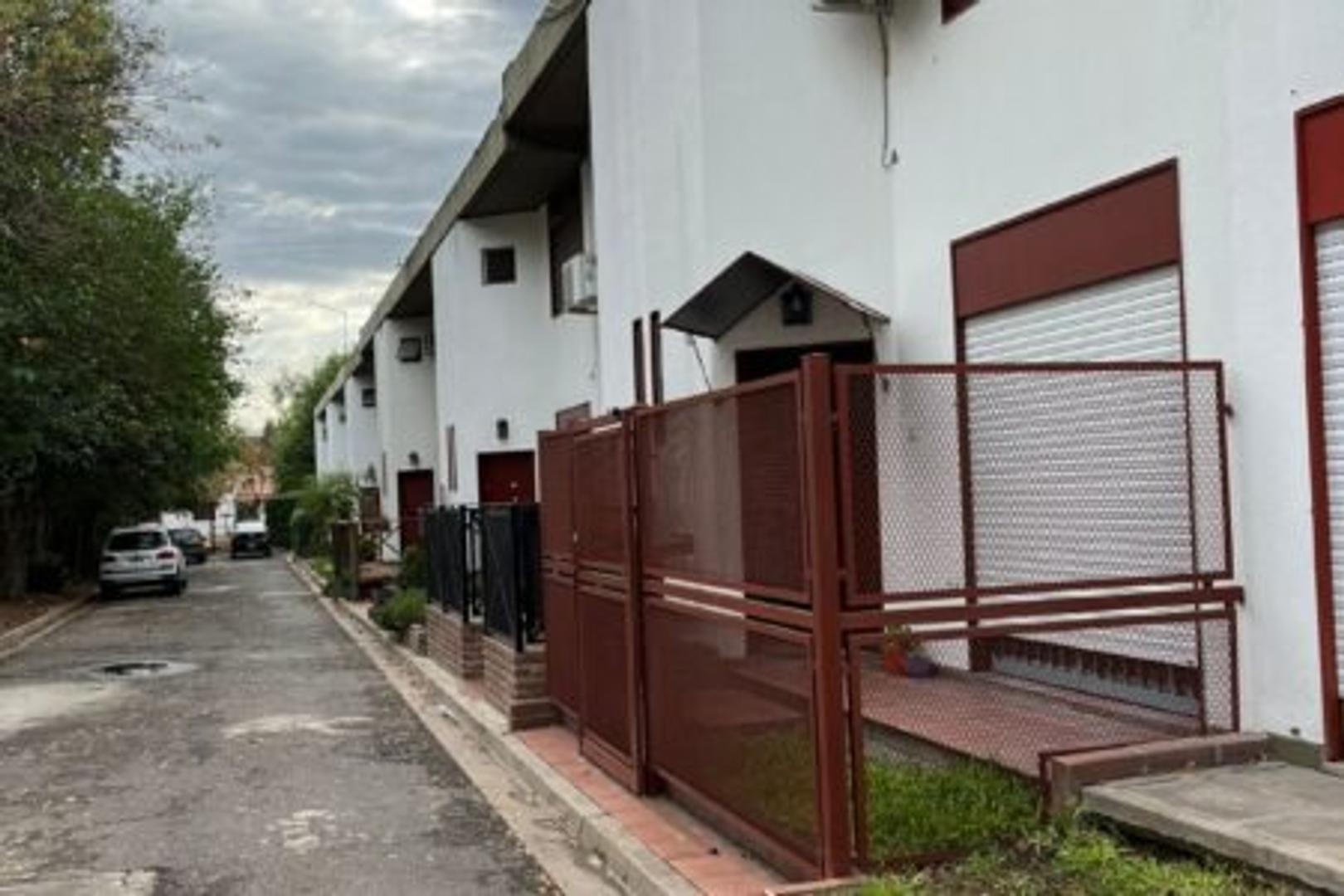 DUPLEX EN BARRIO CERRADO