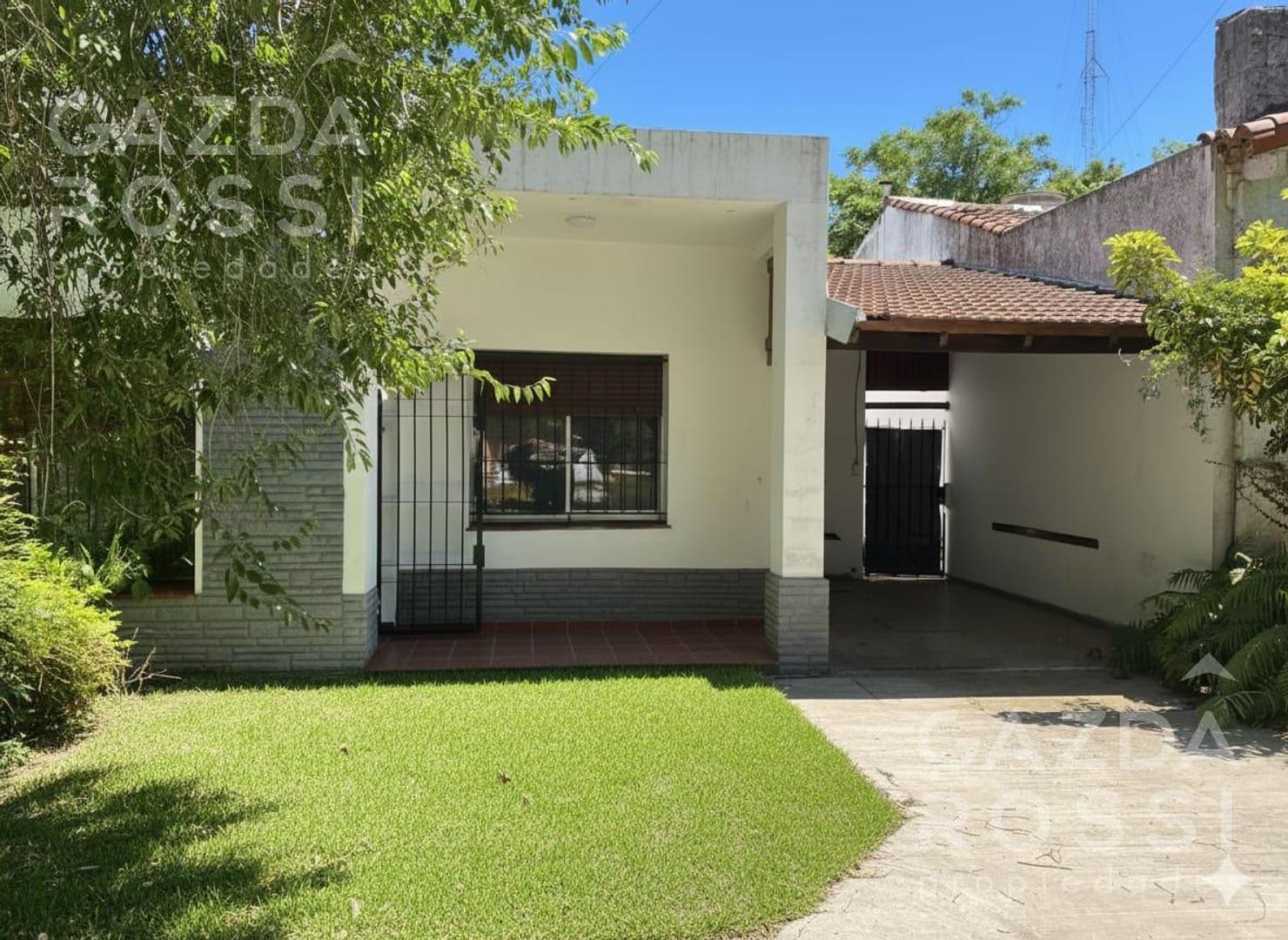 Casa Adrogué 2 dormitorios en pasaje de muy buena ubicación