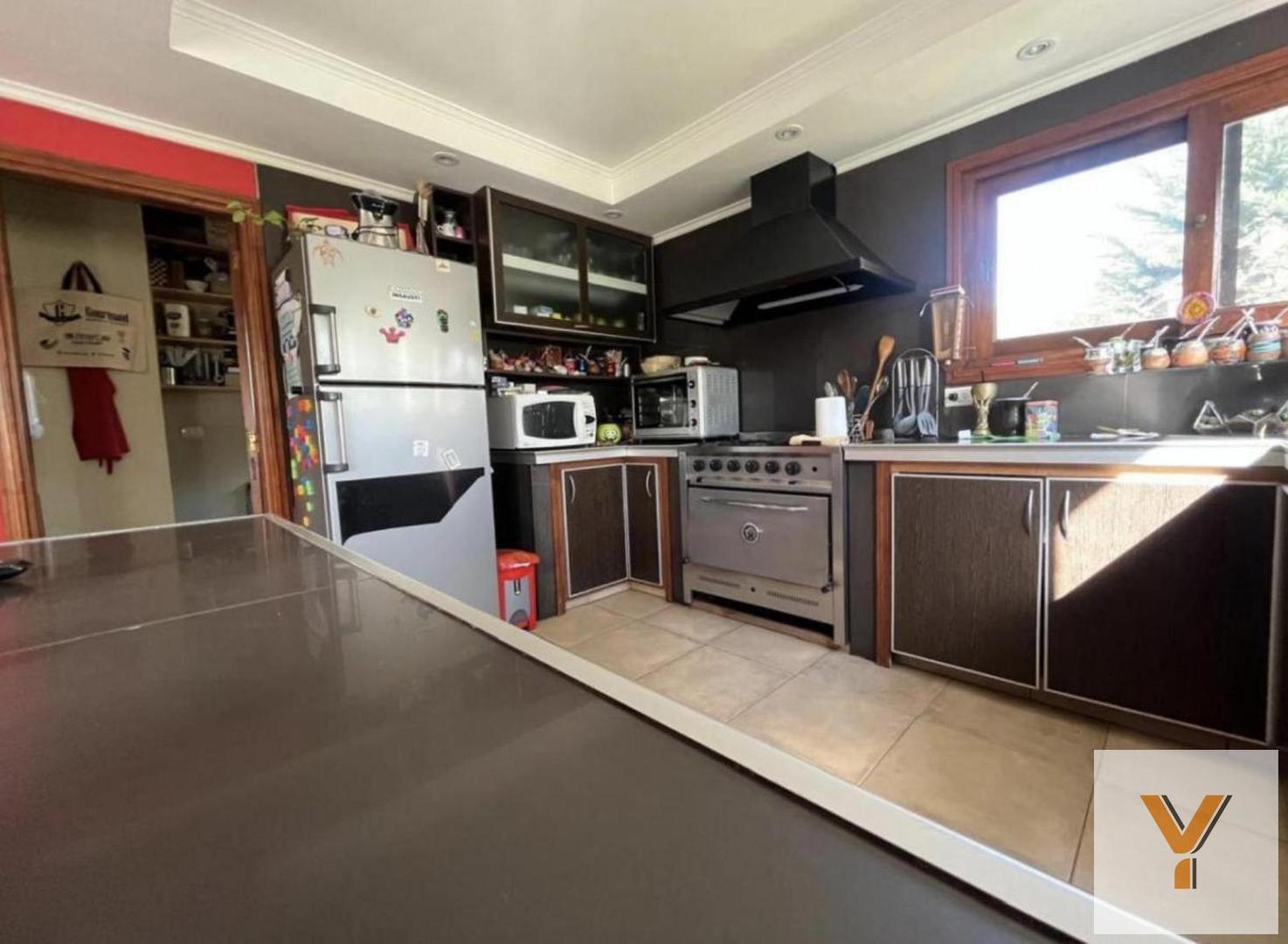 Casa en Alquiler - 5 Dormitorios 3 Baños - 1000mts - Mar Del Plata
